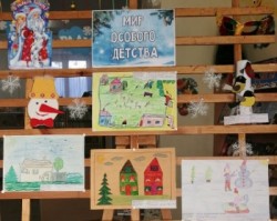на фото врагменты выставки